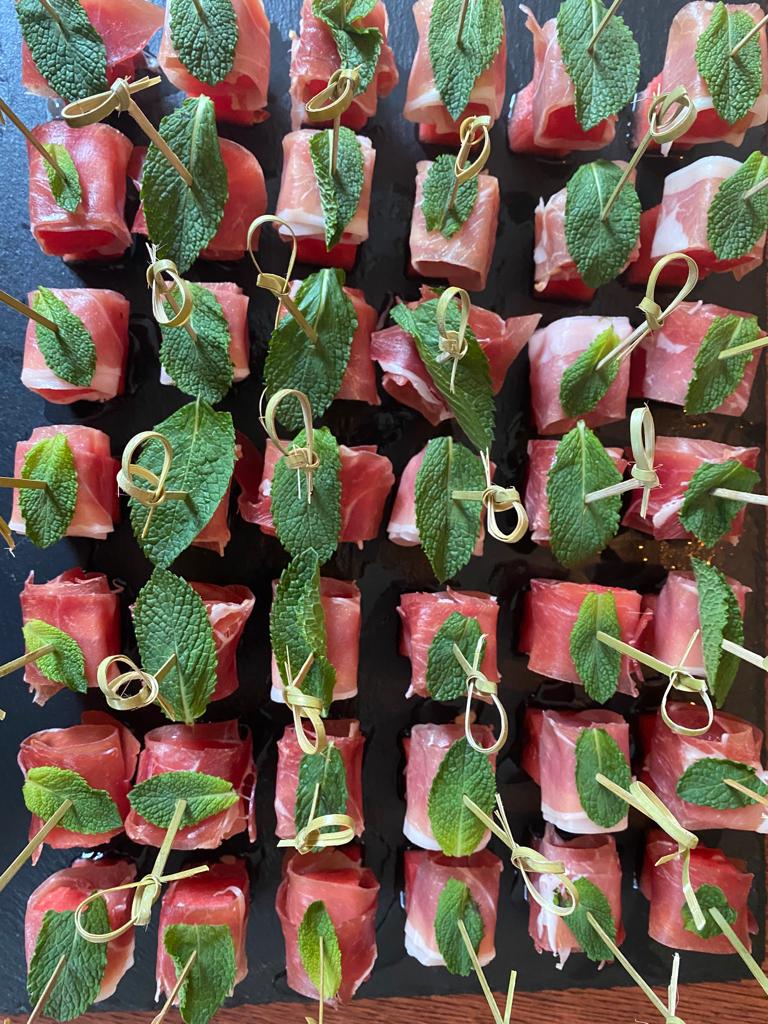 Schinken-Minze-Röllchen als Fingerfood